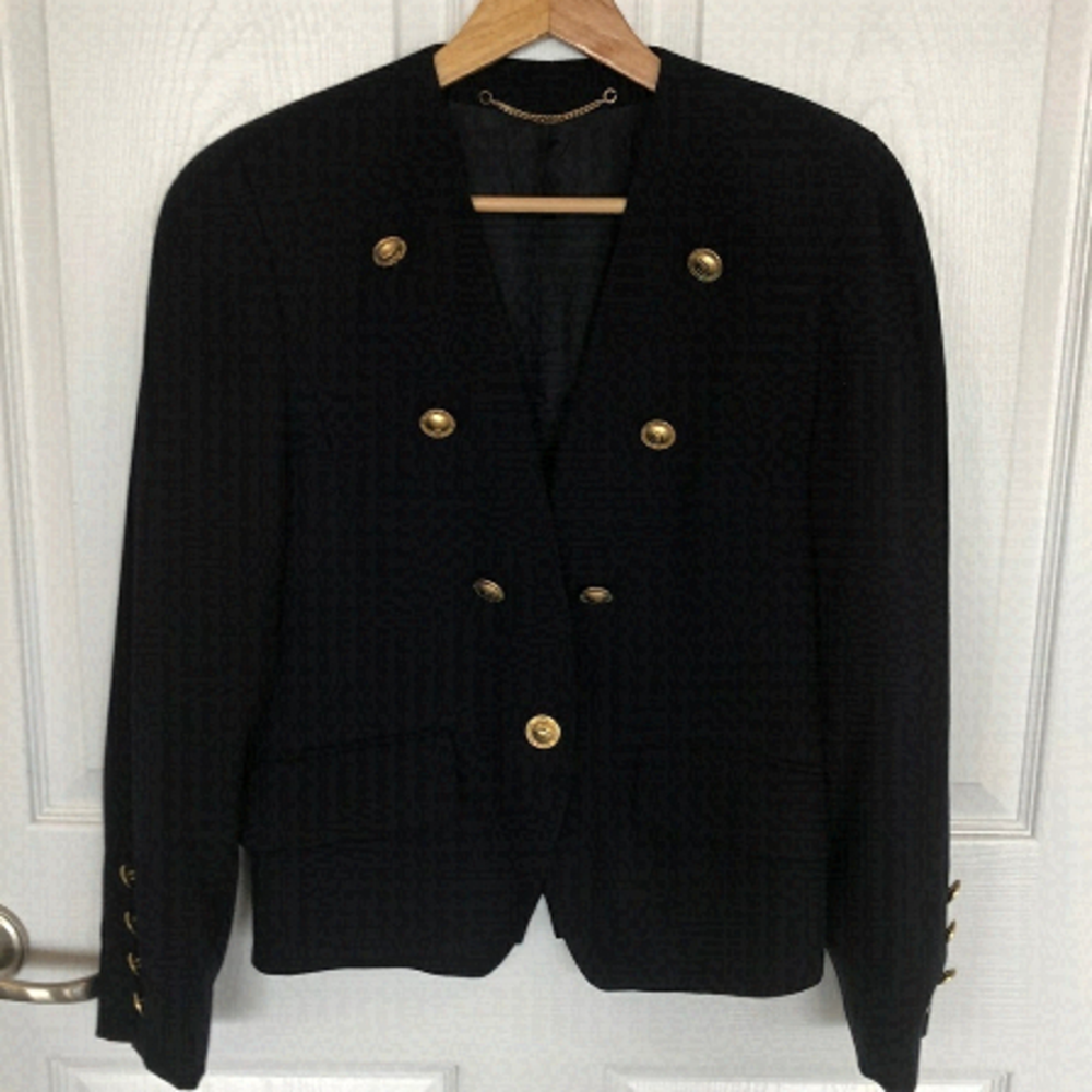 𝅺horst Basler double breasted blazer fully lined. Gold toned buttons